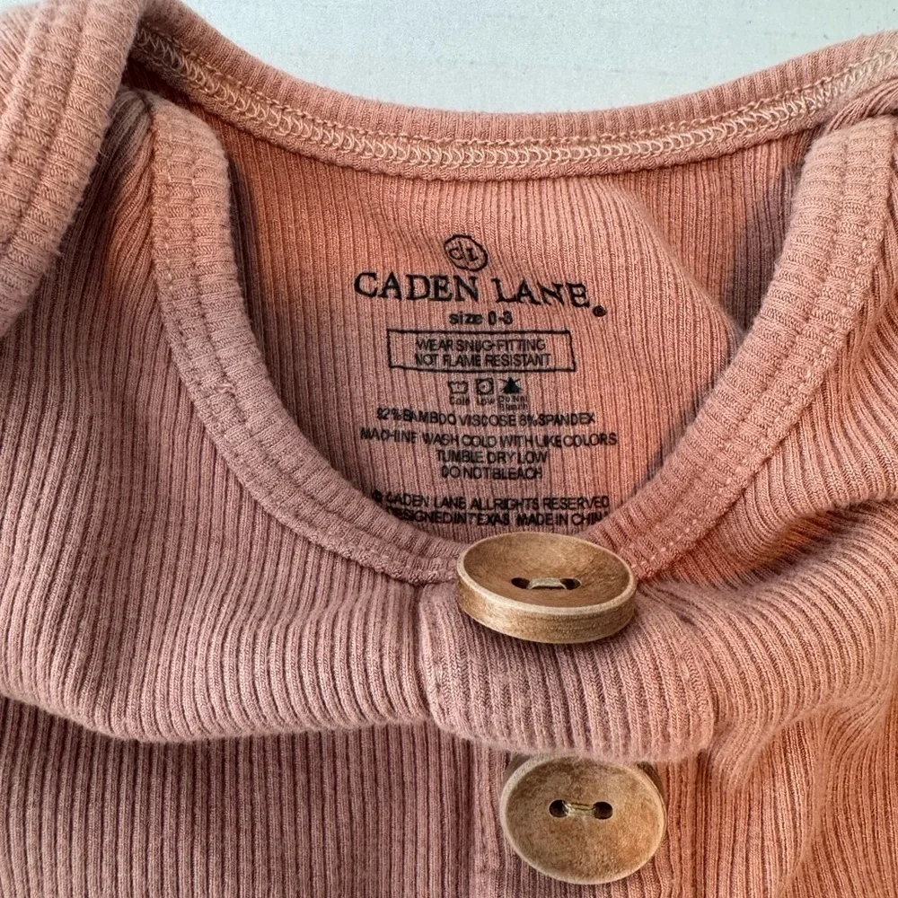 Caden Lane Camel Waffle Bamboo Knotted Gown 0-3m Unisex